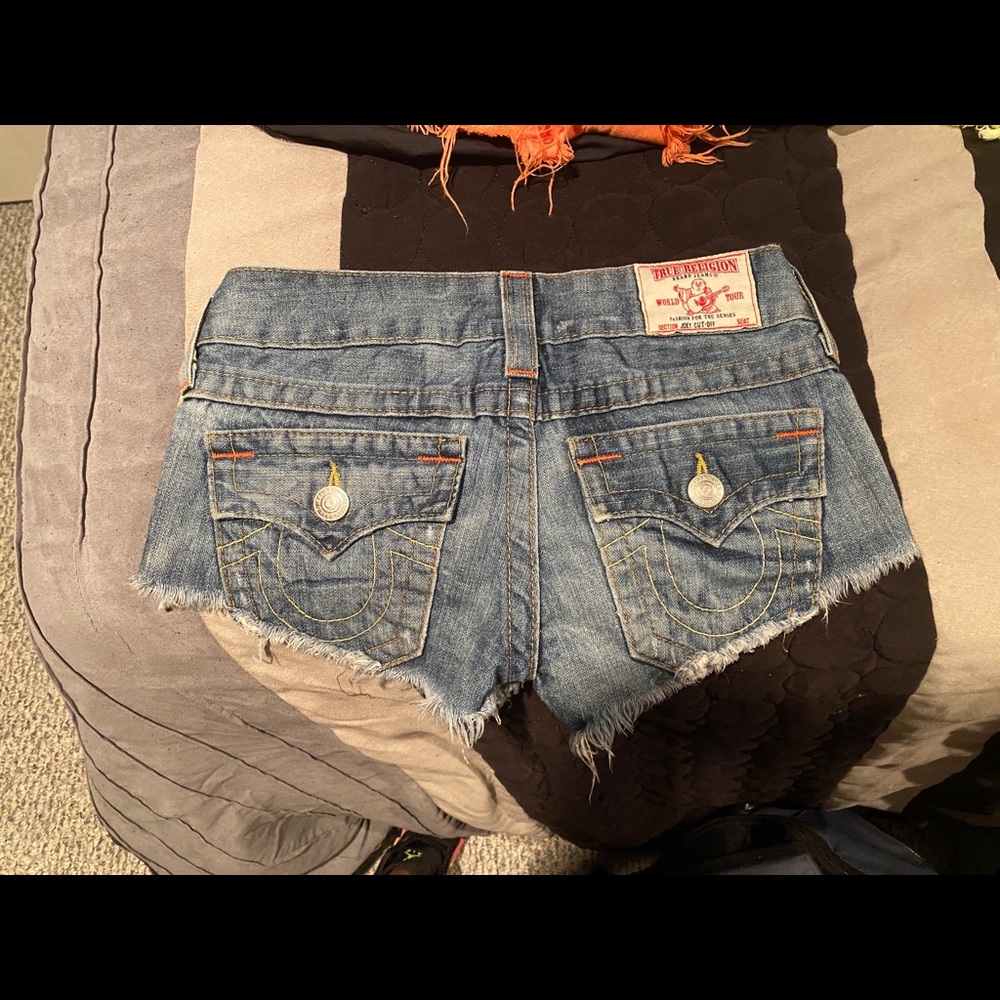 Shorts - Picture 3 of 3